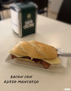 Pitufo de bacon con queso manchego